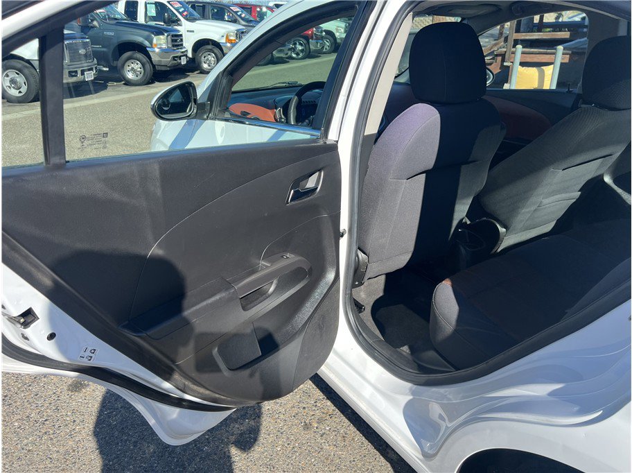 Used 2014 Chevrolet Sonic LT image 10