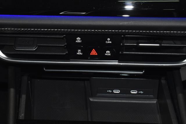 Used 2024 Volkswagen Atlas SEL Premium R-Line image 18