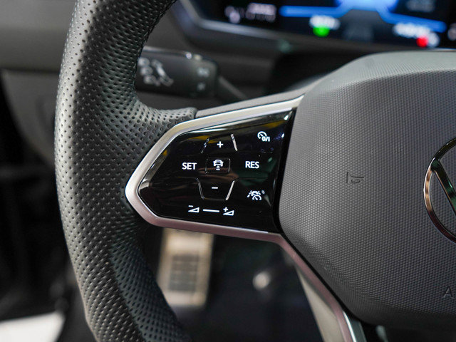 Used 2023 Volkswagen Tiguan SE R-Line image 22