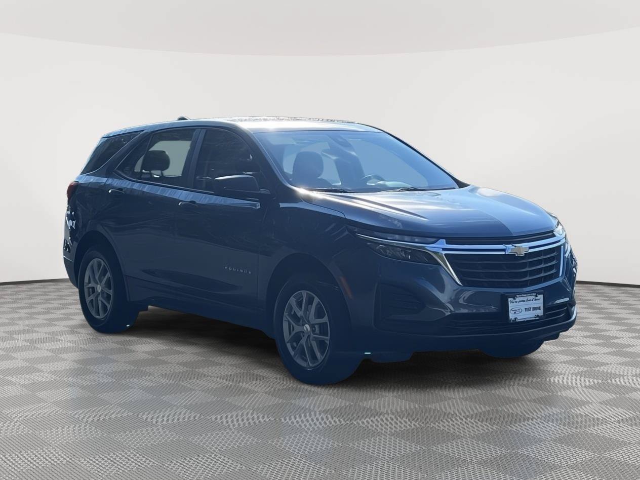 Used 2024 Chevrolet Equinox LS w/ Driver Confidence II Package AWD/4WD image 3