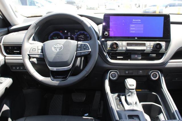 Used 2025 Toyota Grand Highlander AWD Hybrid image 15