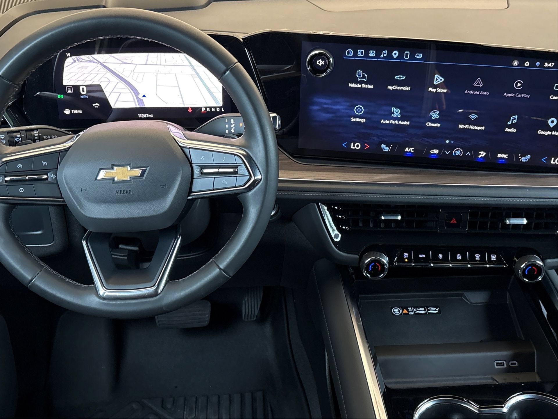 Used 2025 Chevrolet Suburban LT RWD image 16