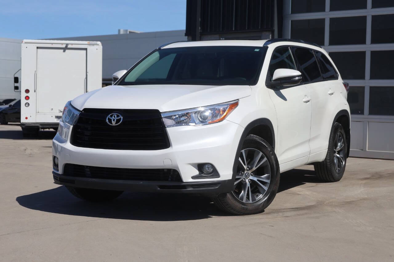 Used 2016 Toyota Highlander XLE AWD/4WD image 3