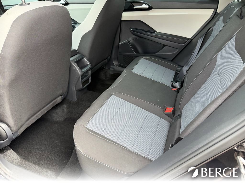 Used 2025 Volkswagen Taos S FWD image 17