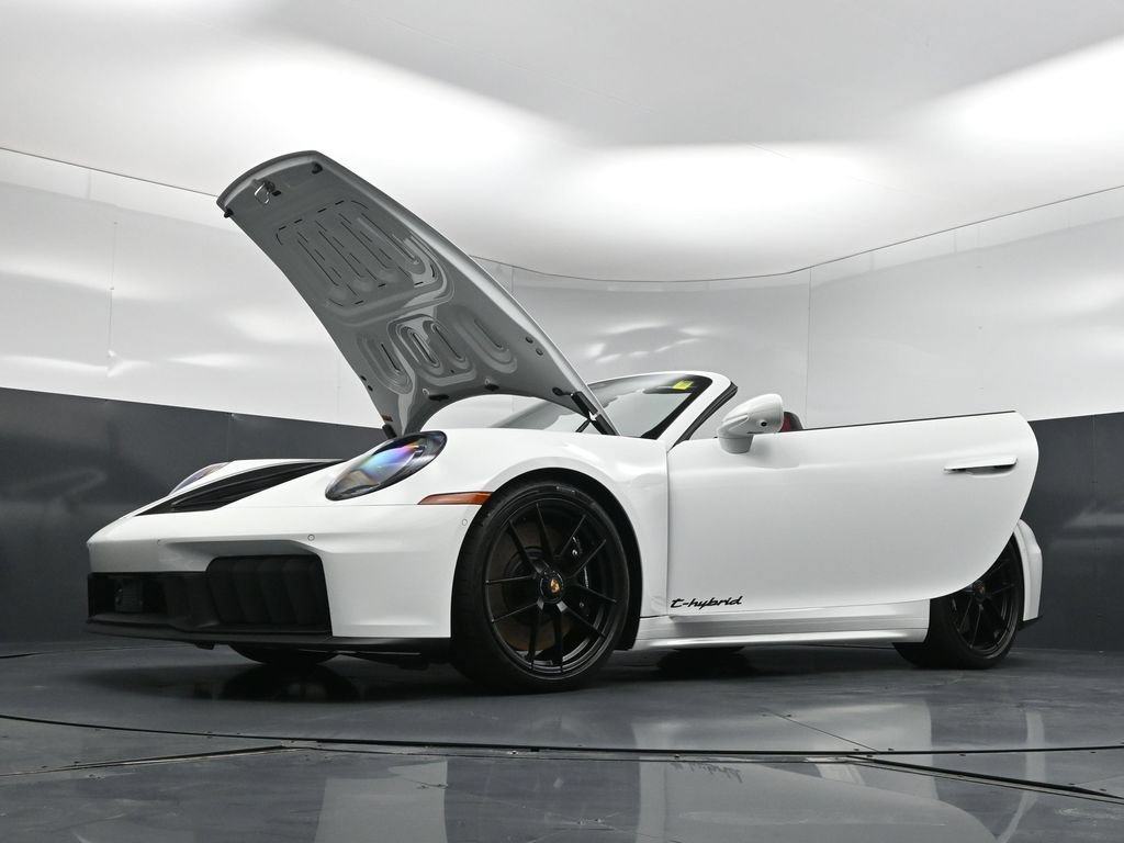 Used 2026 Porsche 911 Carrera GTS RWD image 36