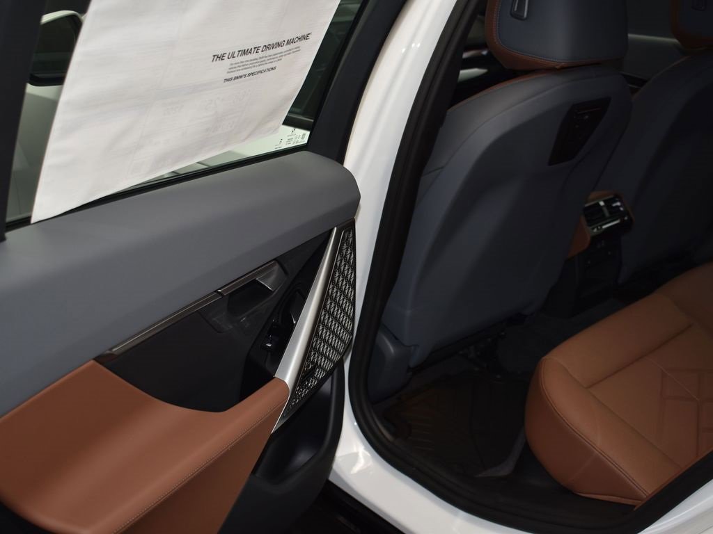 New 2026 BMW 550e xDrive w/ Premium Package image 13