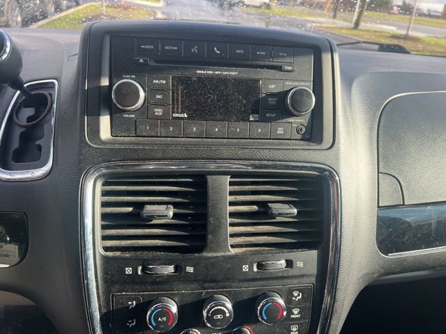 Used 2017 Dodge Grand Caravan SXT image 11