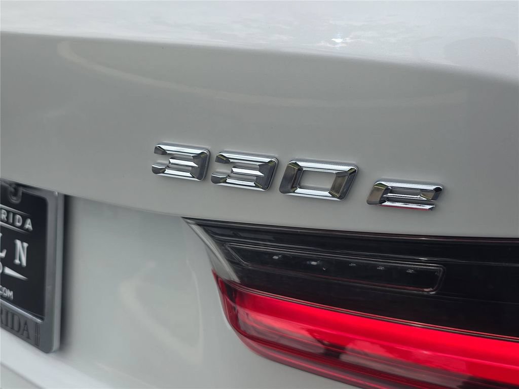 Used 2022 BMW 330e xDrive w/ M Sport Package AWD/4WD image 4