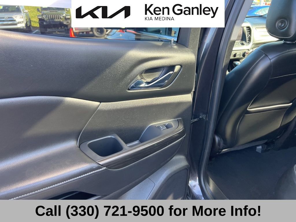 Used 2018 GMC Acadia SLT image 48