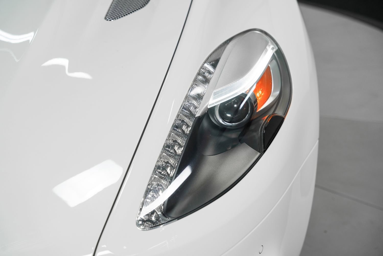 Used 2014 Aston Martin Vanquish Coupe image 13