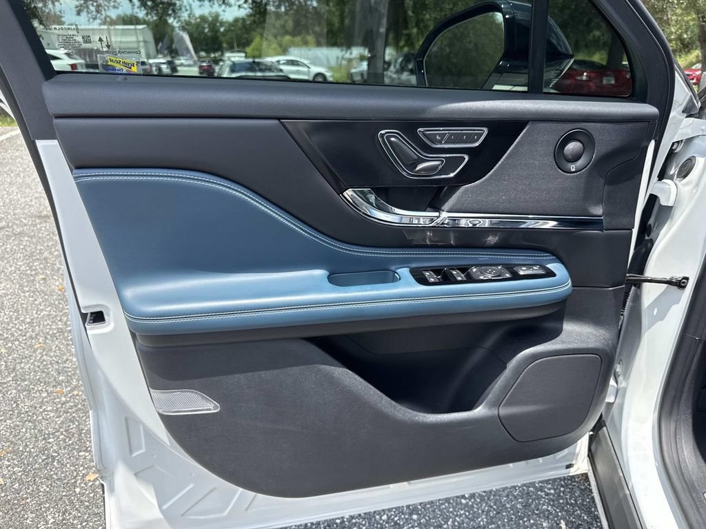 Certified 2020 Lincoln Corsair Reserve w/ Beyond Blue Interior Package FWD image 18