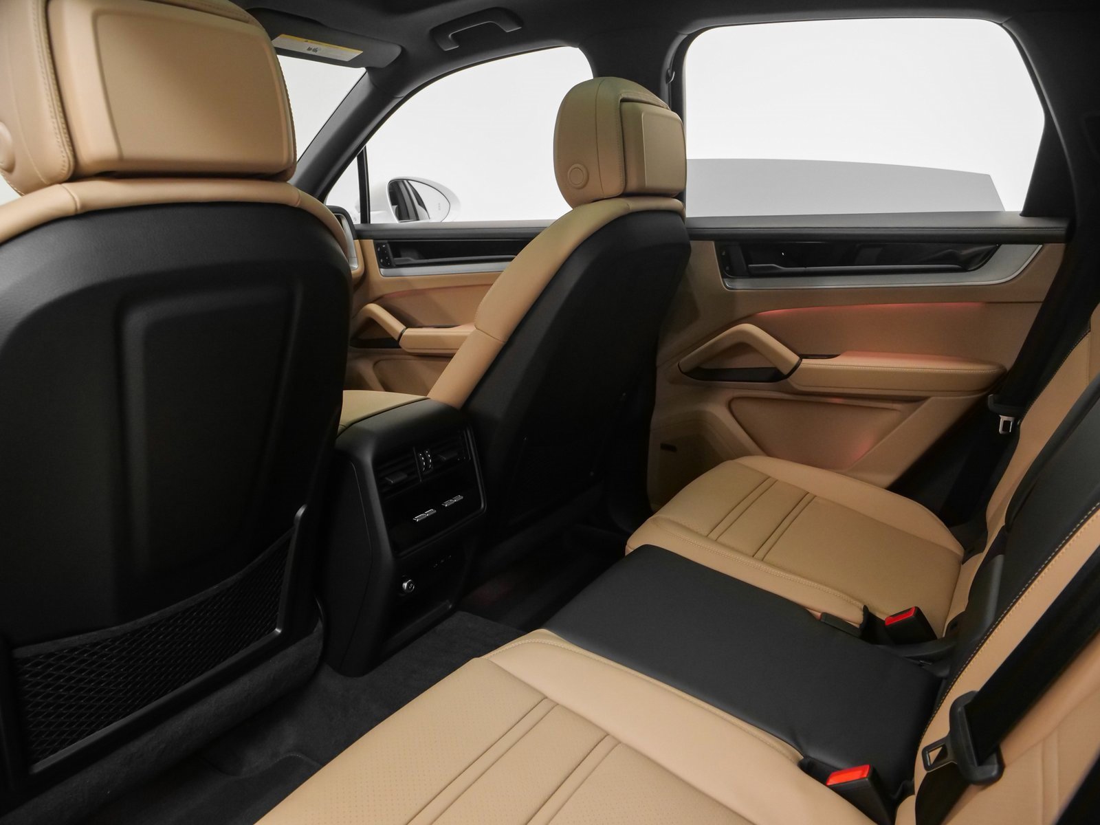 Used 2025 Porsche Cayenne image 41