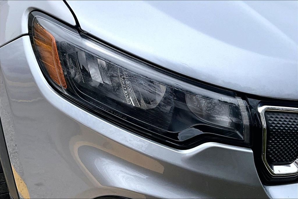 Used 2022 Jeep Compass Limited image 29