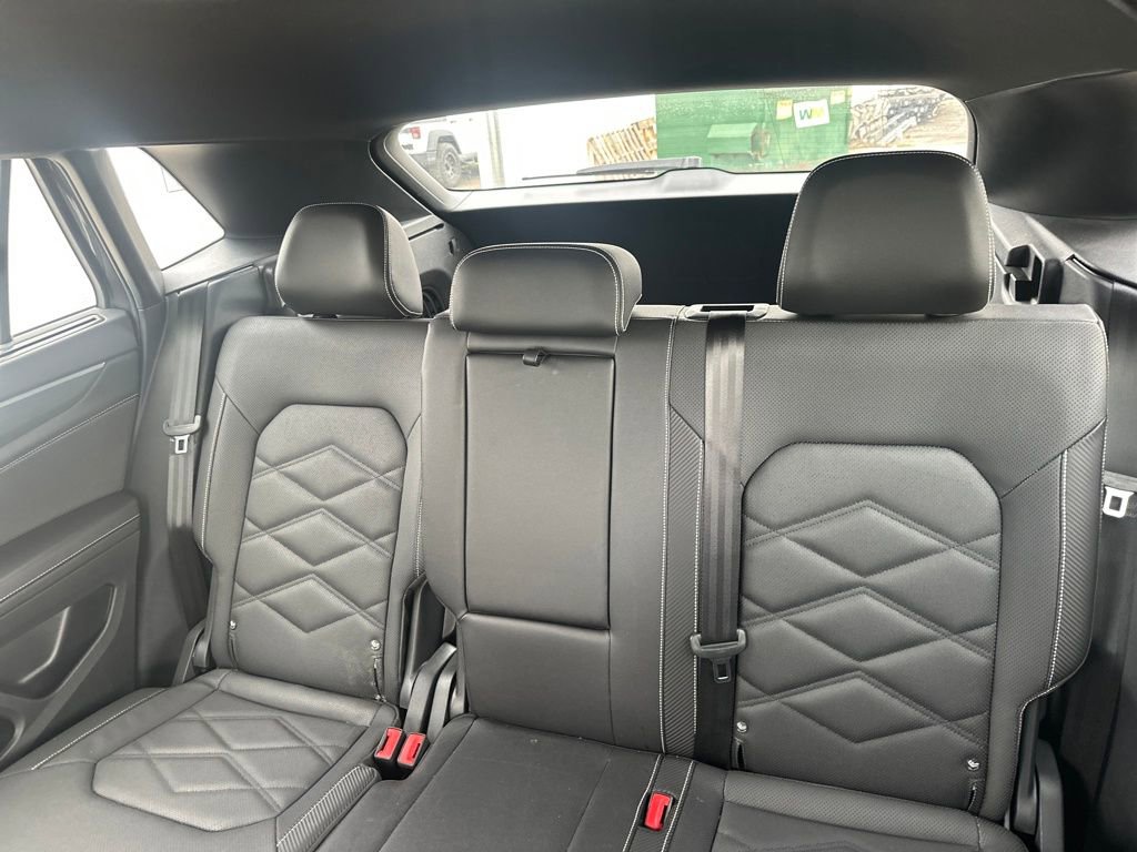 Used 2025 Volkswagen Atlas Cross Sport SE image 18