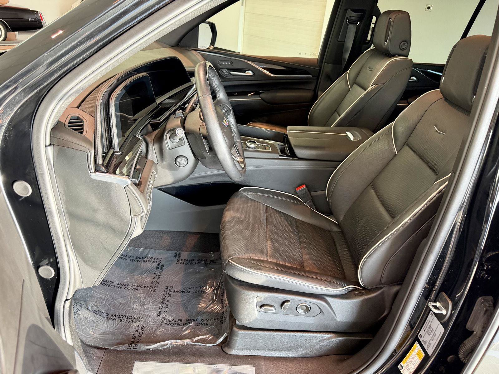 Certified 2024 Cadillac Escalade Sport w/ LPO, ONYX Package AWD/4WD image 39