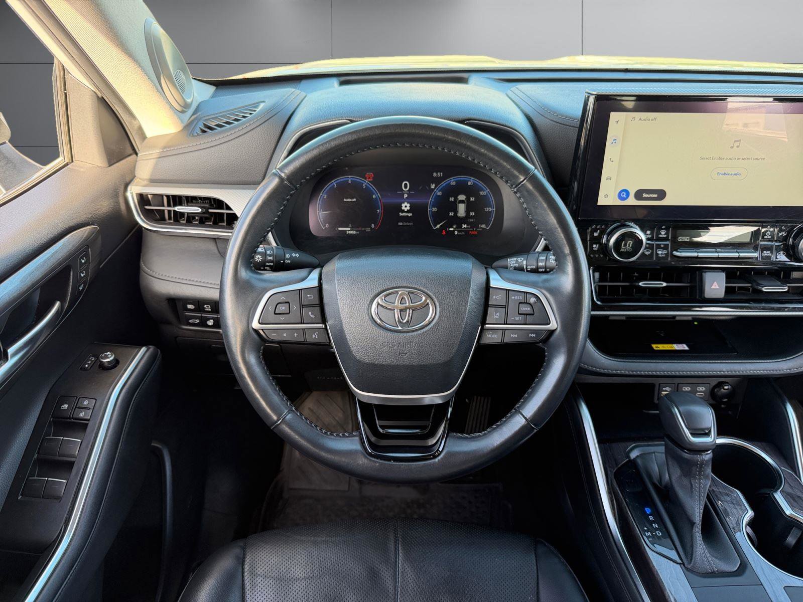 Used 2023 Toyota Highlander Platinum FWD image 5