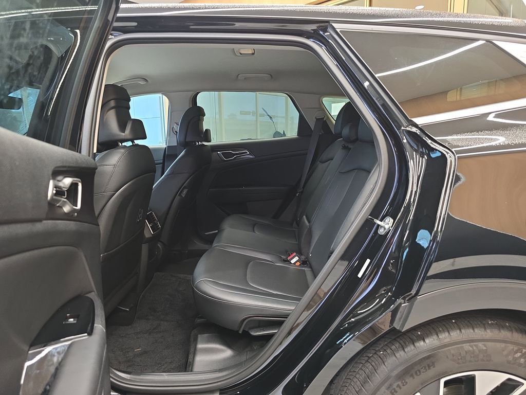 Certified 2025 Kia Sportage EX image 33