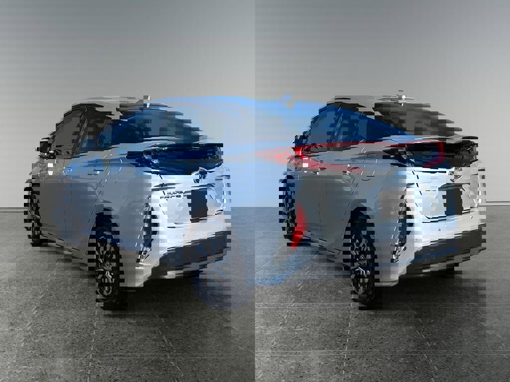 Used 2017 Toyota Prius Prime Advanced image 5