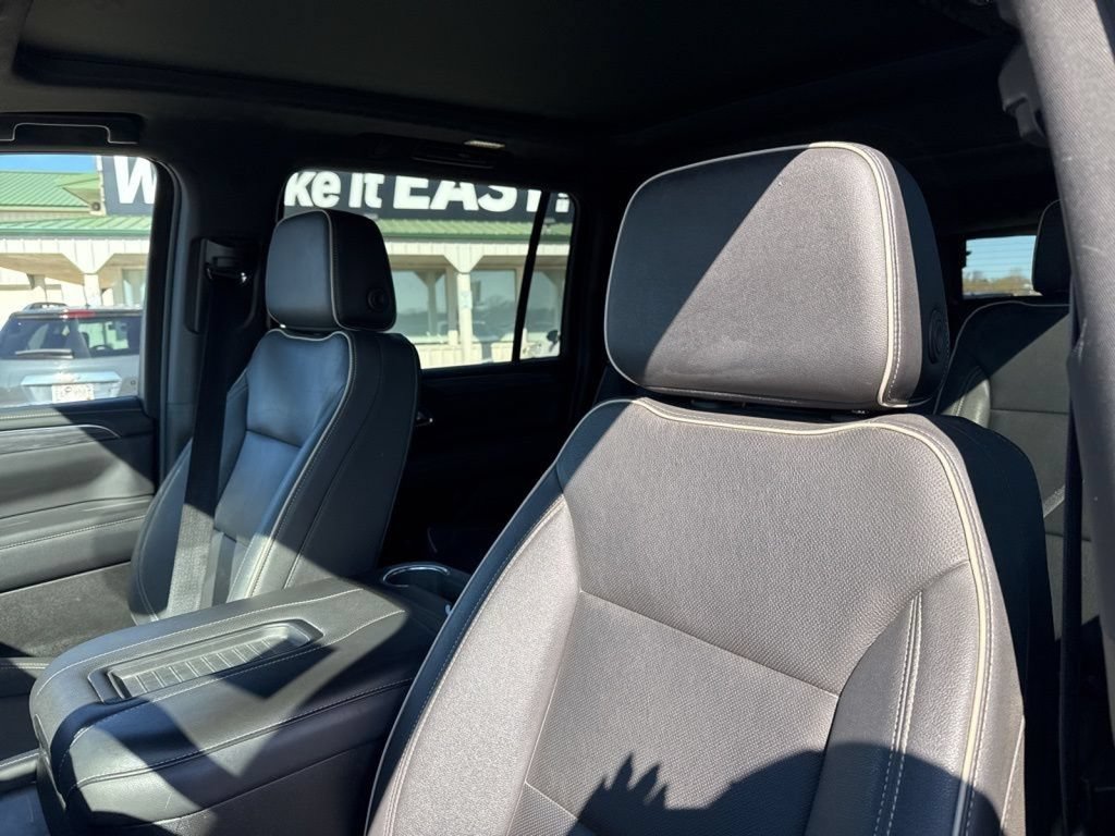 Used 2023 GMC Yukon XL SLT w/ SLT Premium Package AWD/4WD image 25