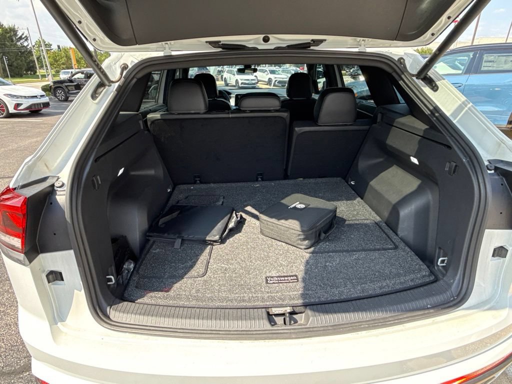 Used 2024 Volkswagen Atlas Cross Sport SE AWD/4WD image 27