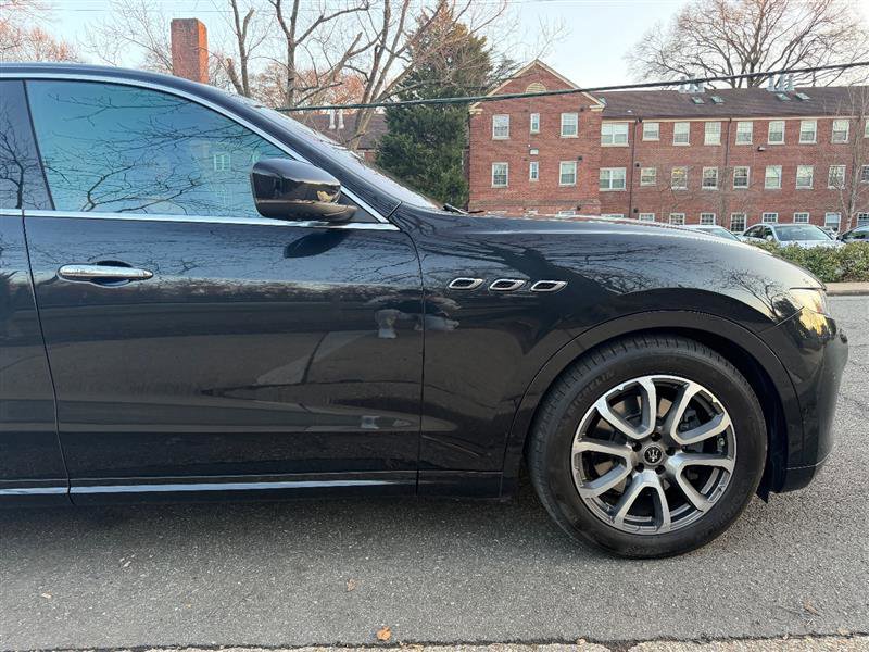 Used 2020 Maserati Levante image 5