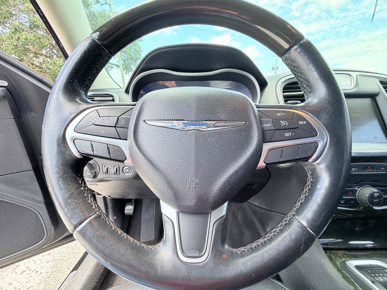 Used 2016 Chrysler 300 C RWD image 19