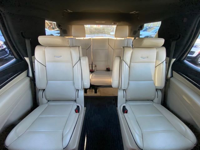 Used 2022 Cadillac Escalade Premium Luxury image 34
