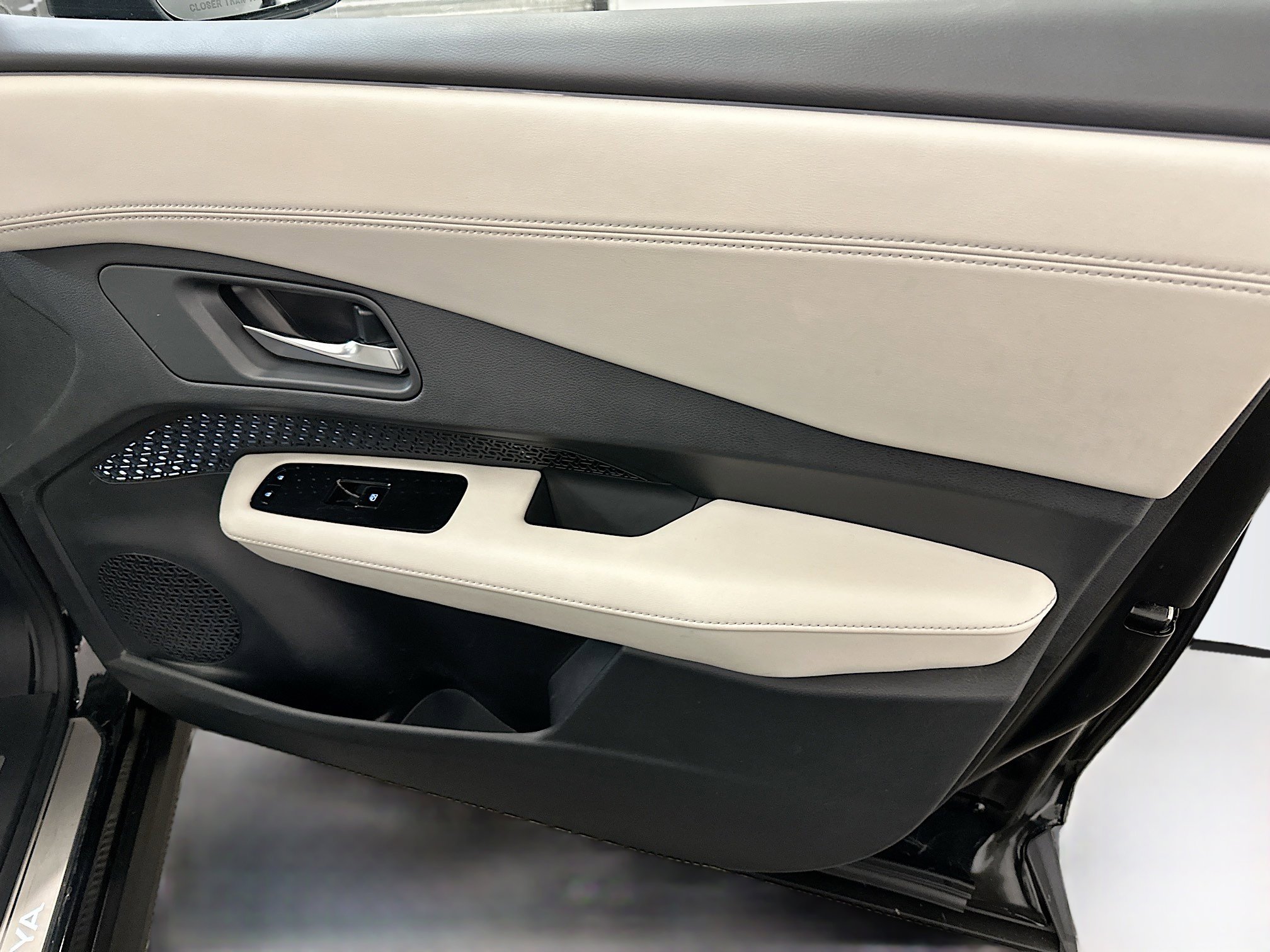 Used 2023 Nissan Ariya AWD image 33