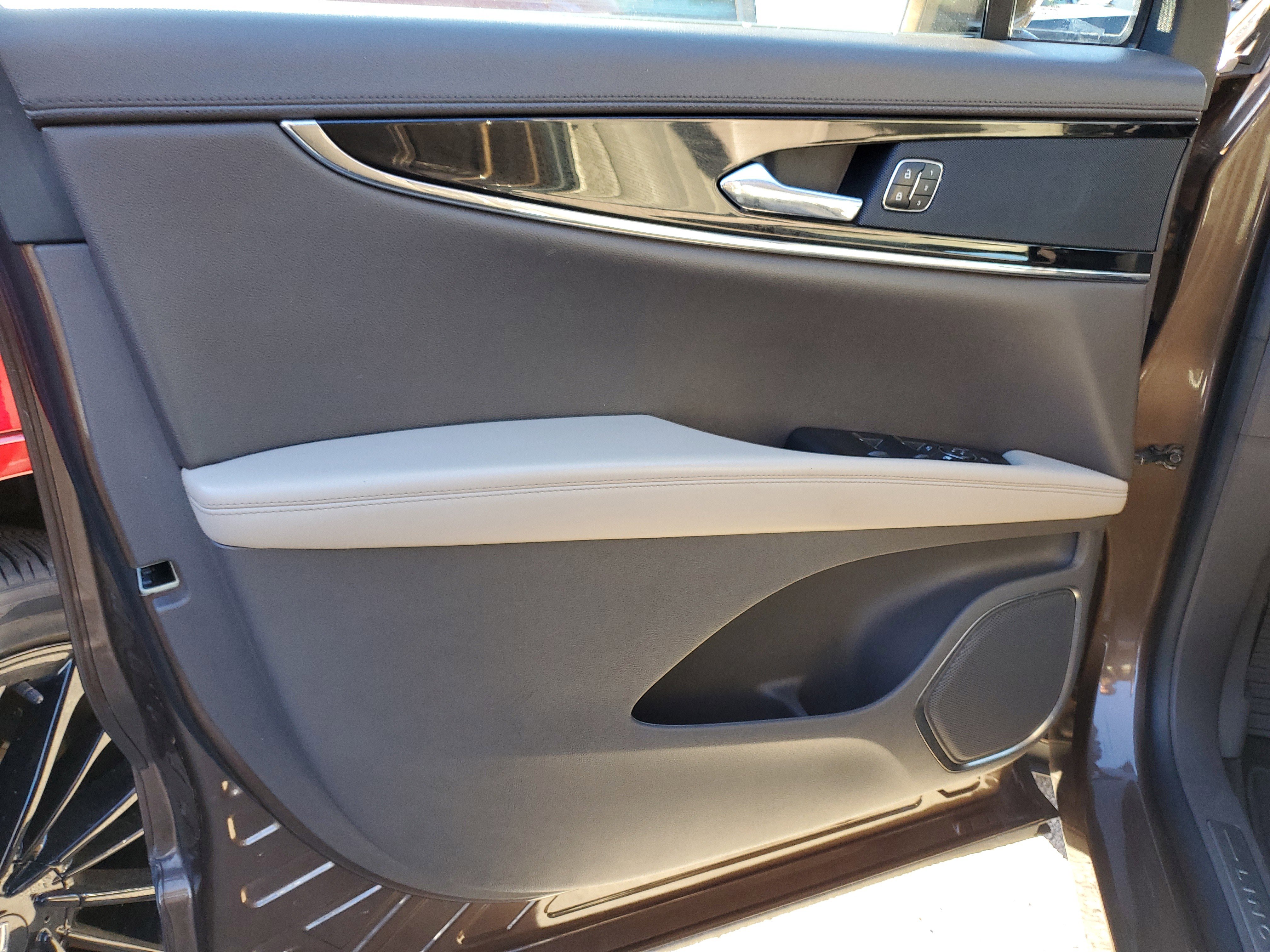 Used 2022 Lincoln Nautilus FWD w/ Premium Package image 15