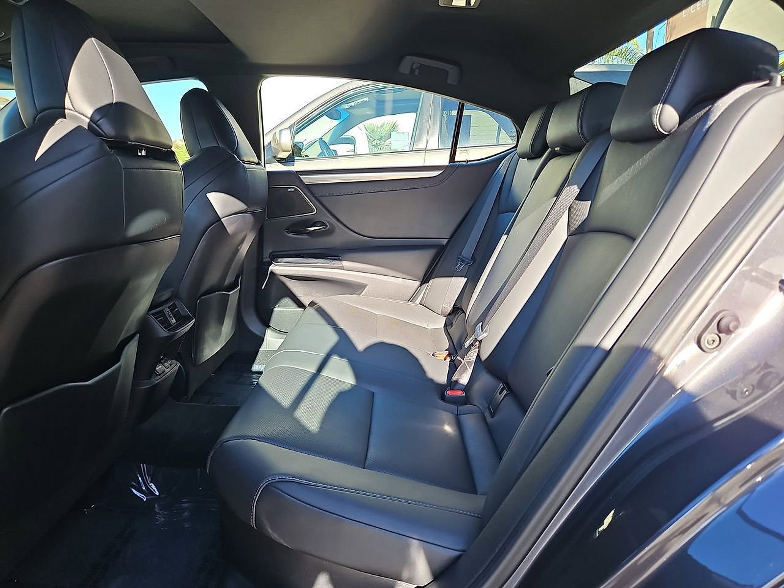 Certified 2024 Lexus ES 300h F Sport image 32