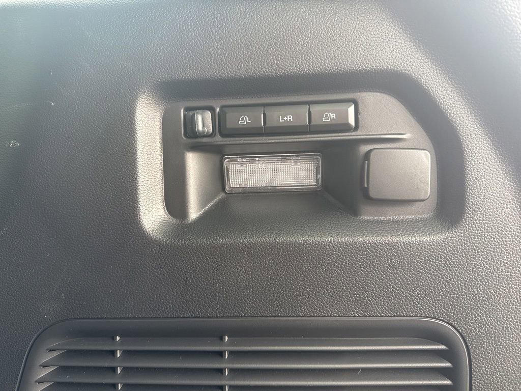 Used 2025 Ford Explorer ST image 13