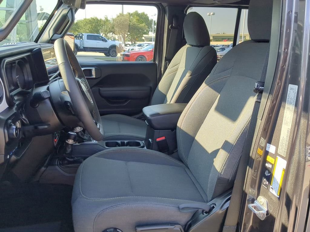 Used 2024 Jeep Wrangler Unlimited image 15