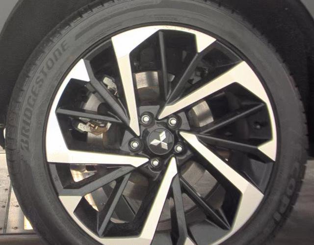 Used 2024 Mitsubishi Outlander SE image 23