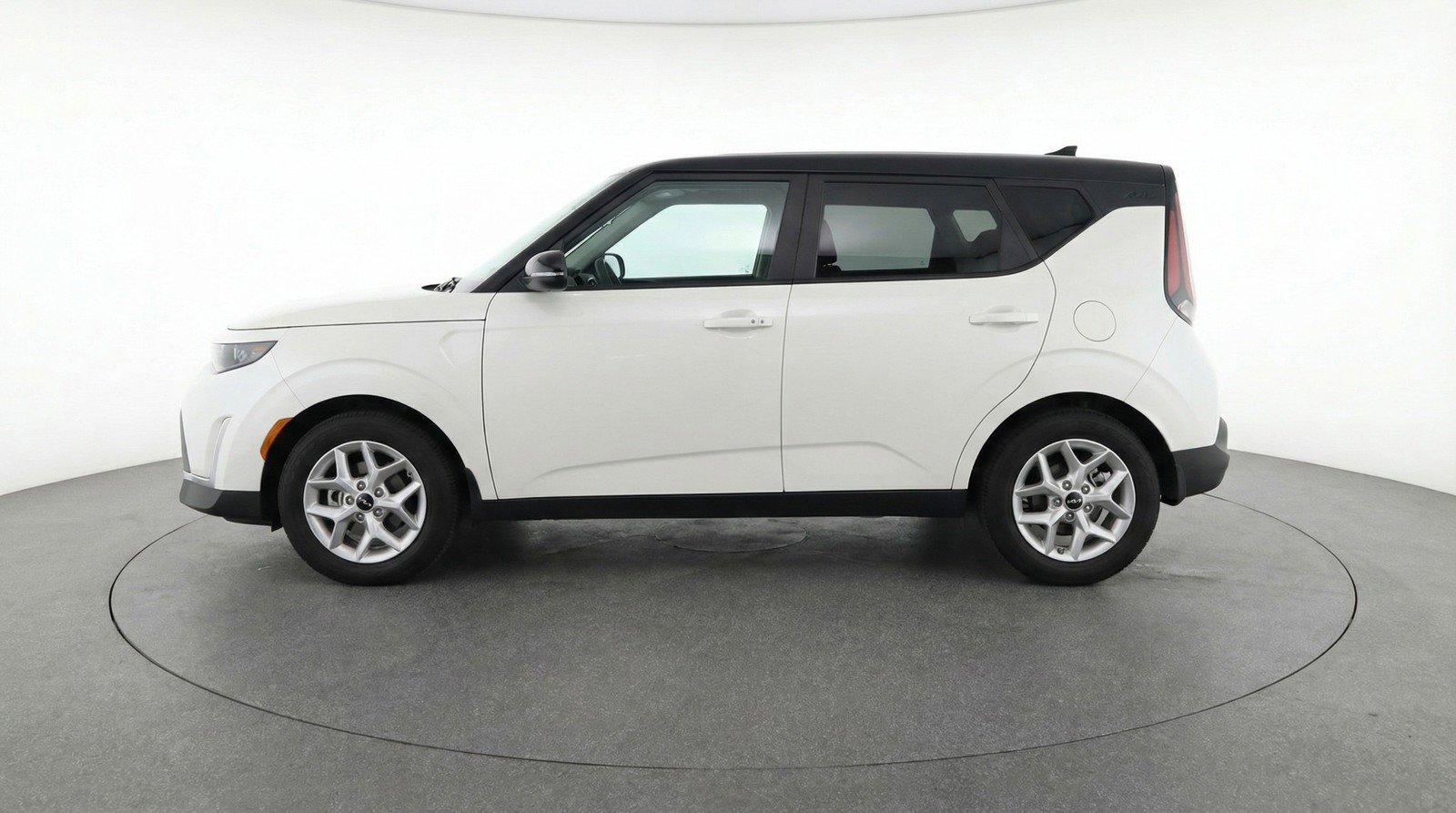 Used 2025 Kia Soul LX w/ LX Technology Package image 5