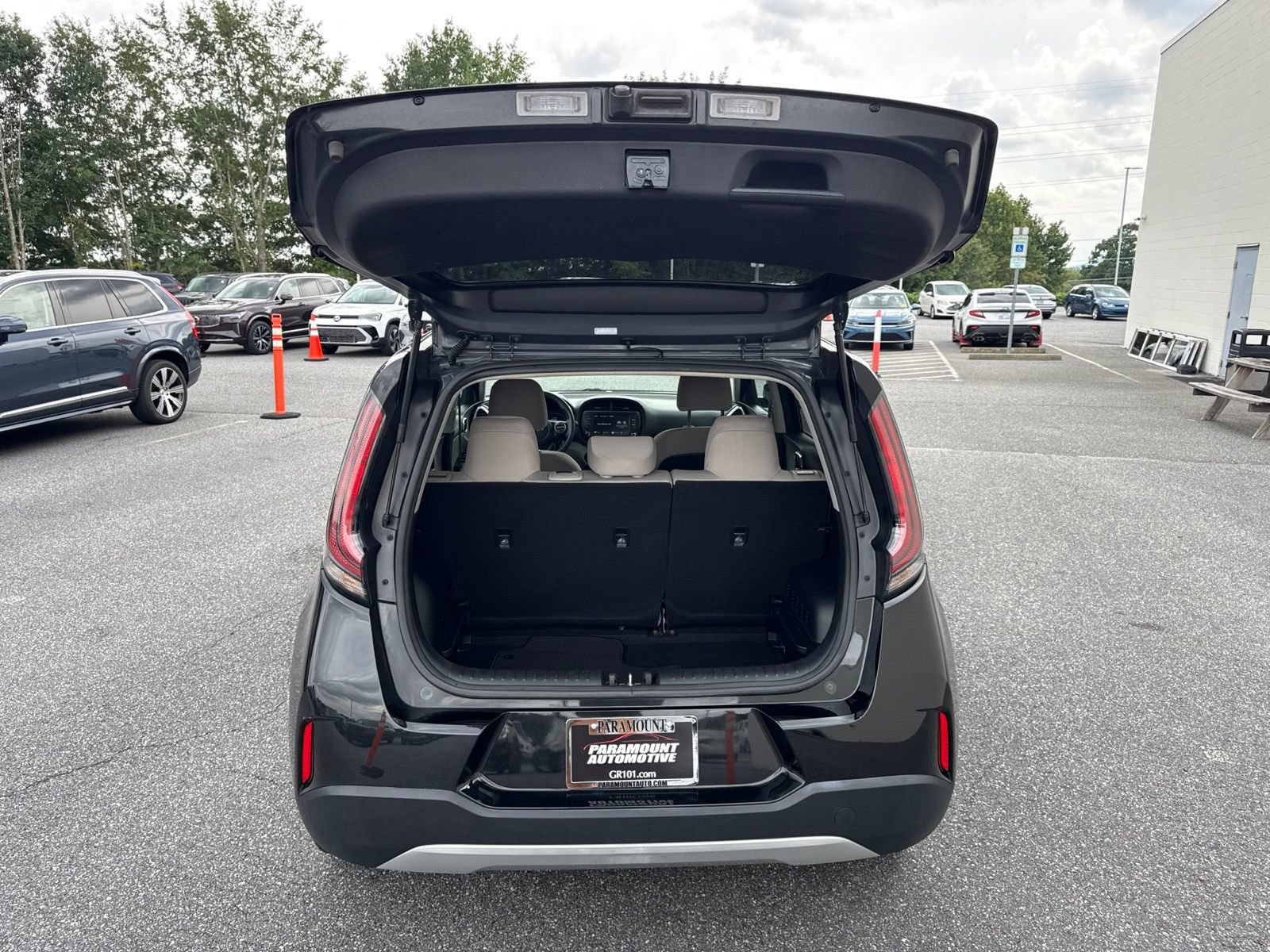 Used 2025 Kia Soul LX FWD image 10