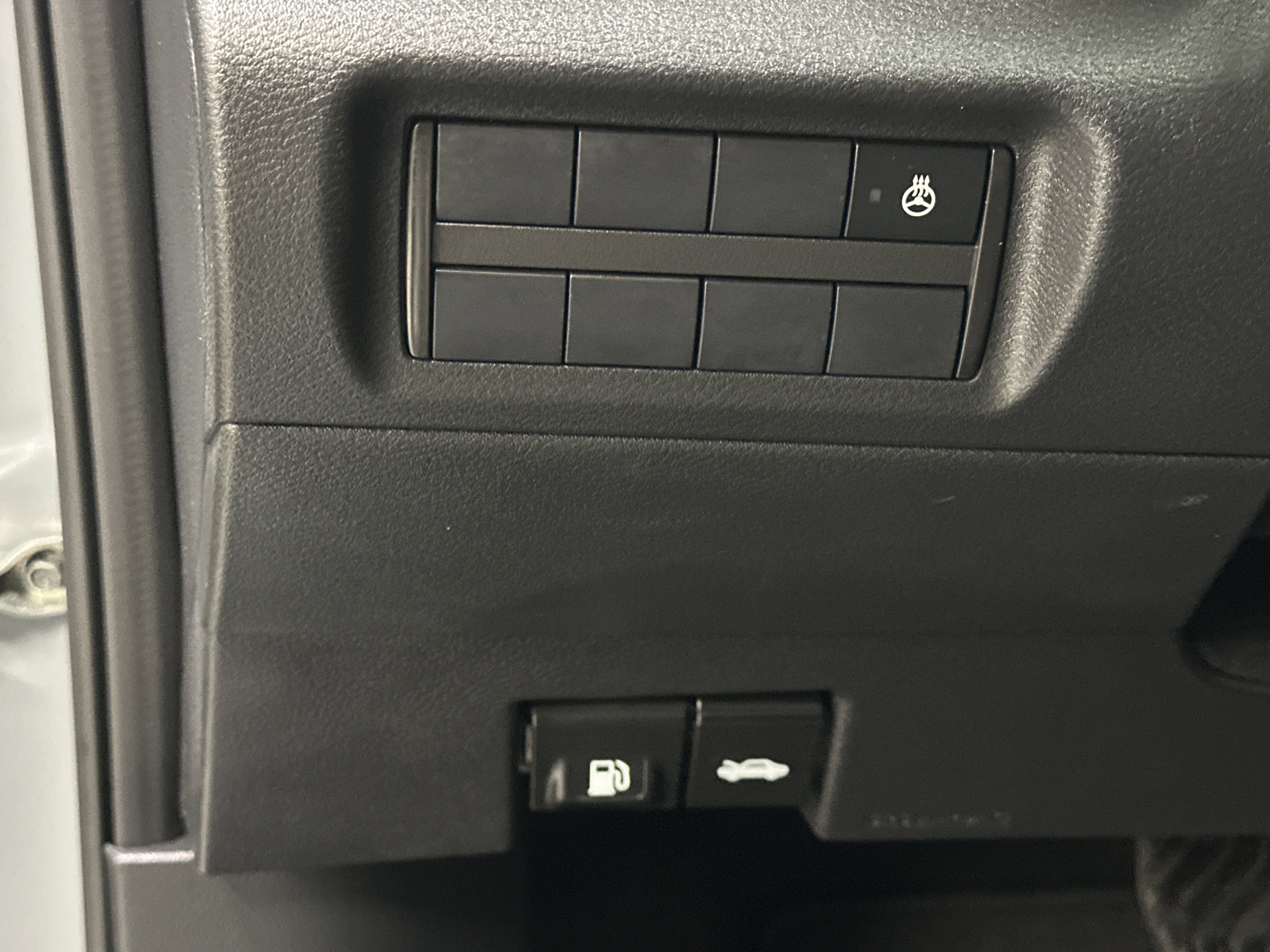 Used 2024 Nissan Kicks SR w/ SR Premium Package image 21