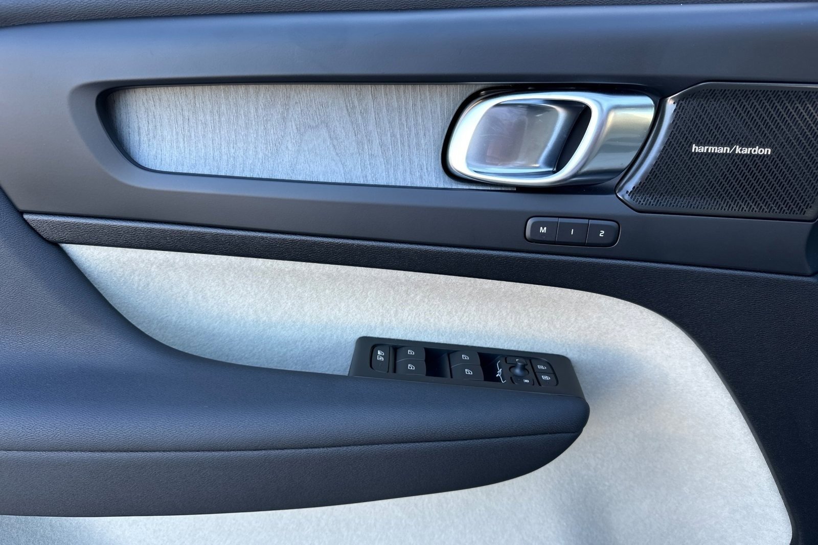 New 2026 Volvo XC40 B5 Ultra w/ Climate Package image 14
