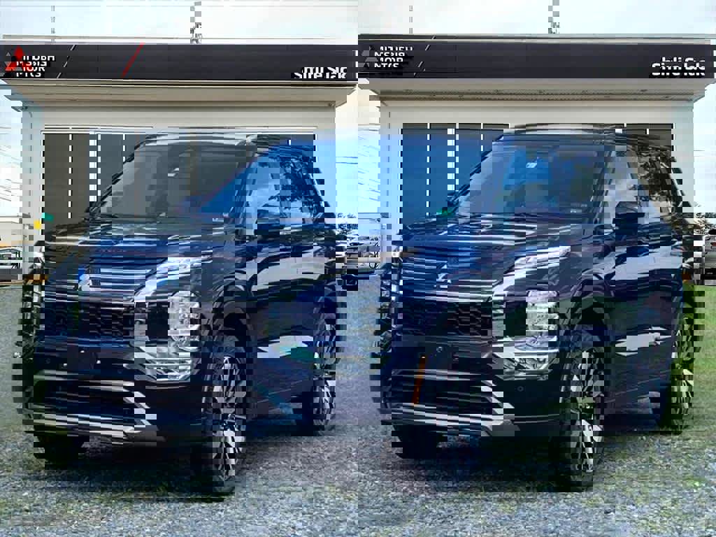 New 2025 Mitsubishi Outlander SE