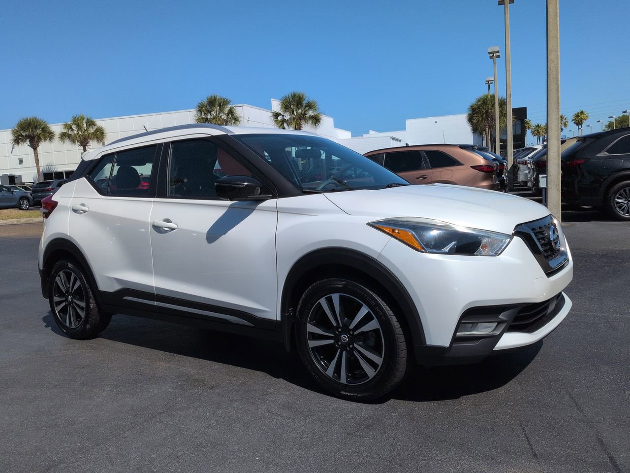 Used 2020 Nissan Kicks SR w/ SR Premium Package image 2