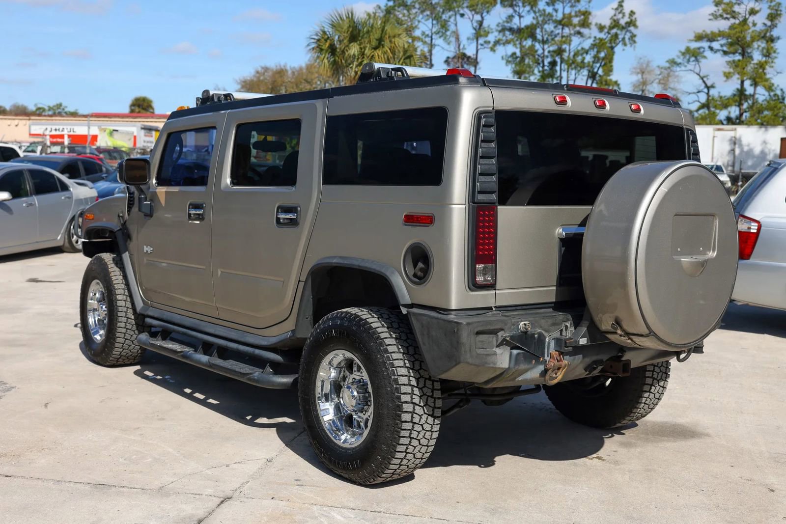 Used 2003 HUMMER H2 w/ Preferred Equipment Group image 3
