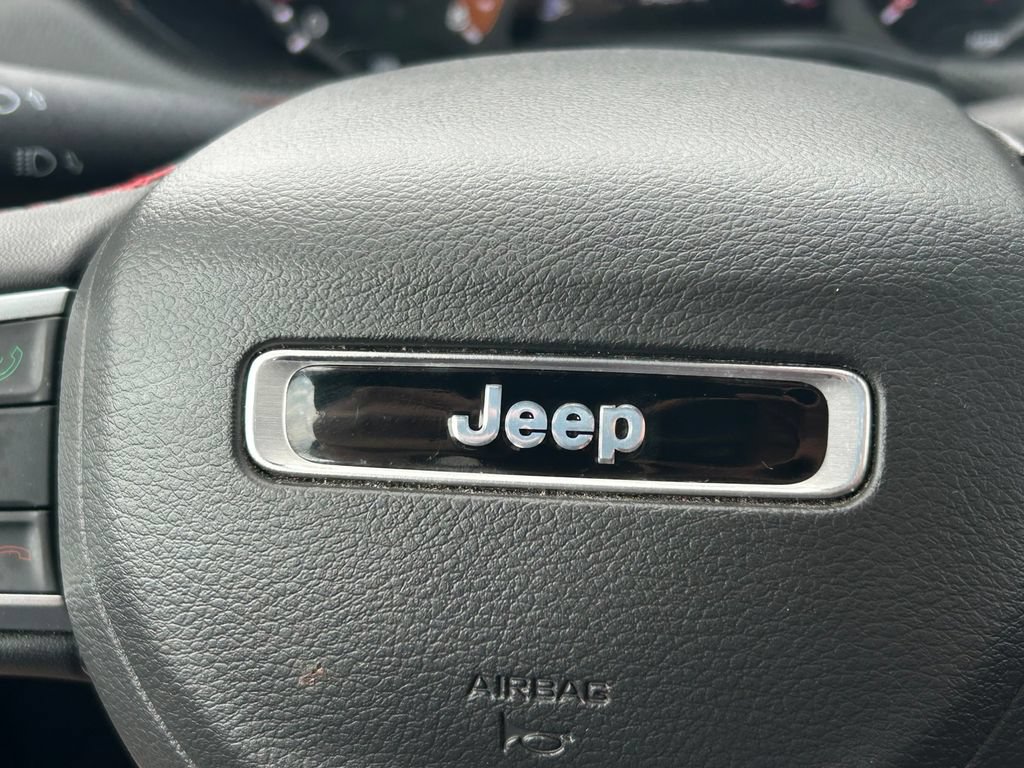 Used 2025 Jeep Compass Trailhawk AWD/4WD image 39