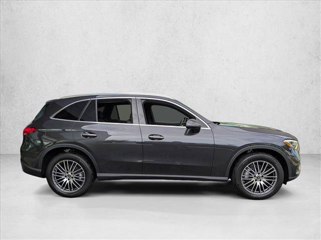 Used 2025 Mercedes-Benz GLC 300 image 4