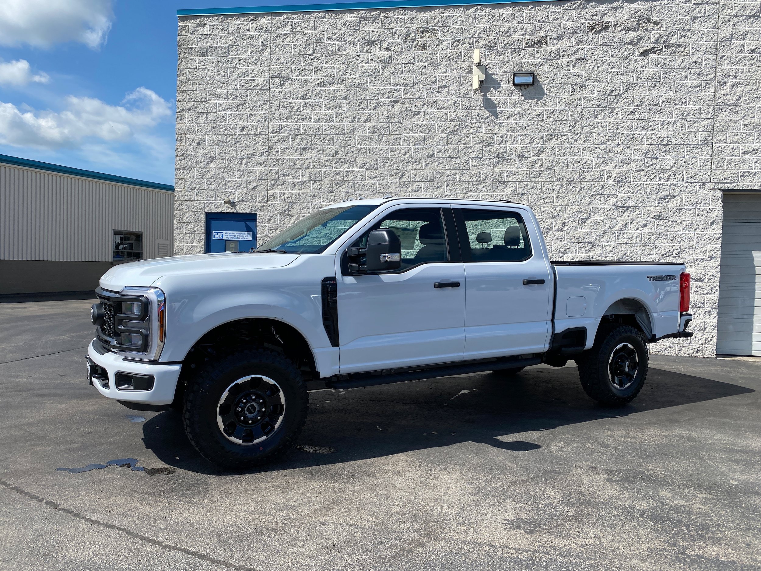 New 2027 Ford F250 XL w/ Tremor Off-Road Package AWD/4WD image 4