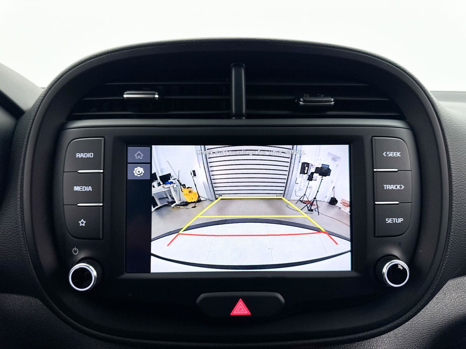 Used 2025 Kia Soul LX w/ LX Technology Package FWD image 10