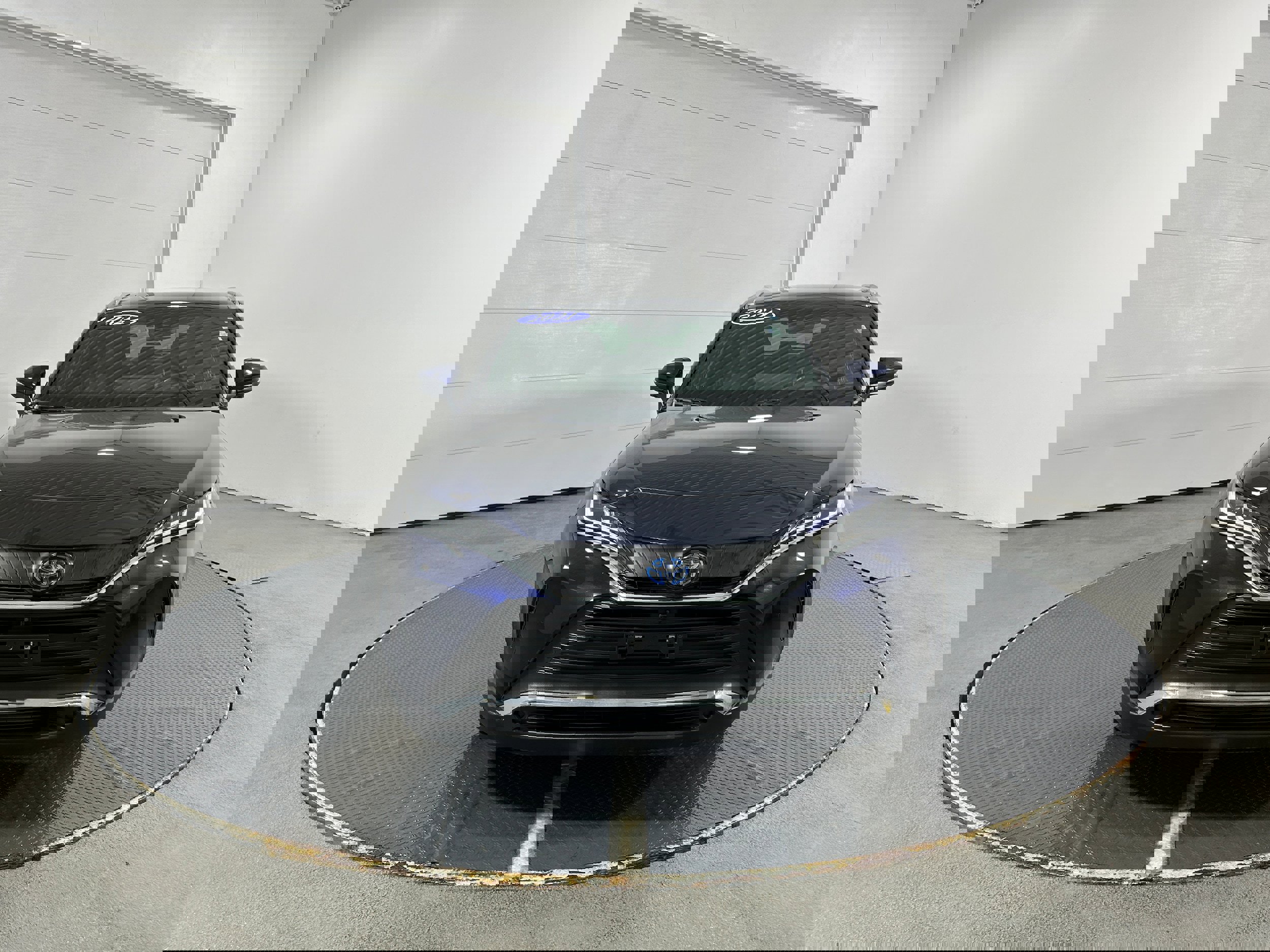 Used 2021 Toyota Venza Limited image 16