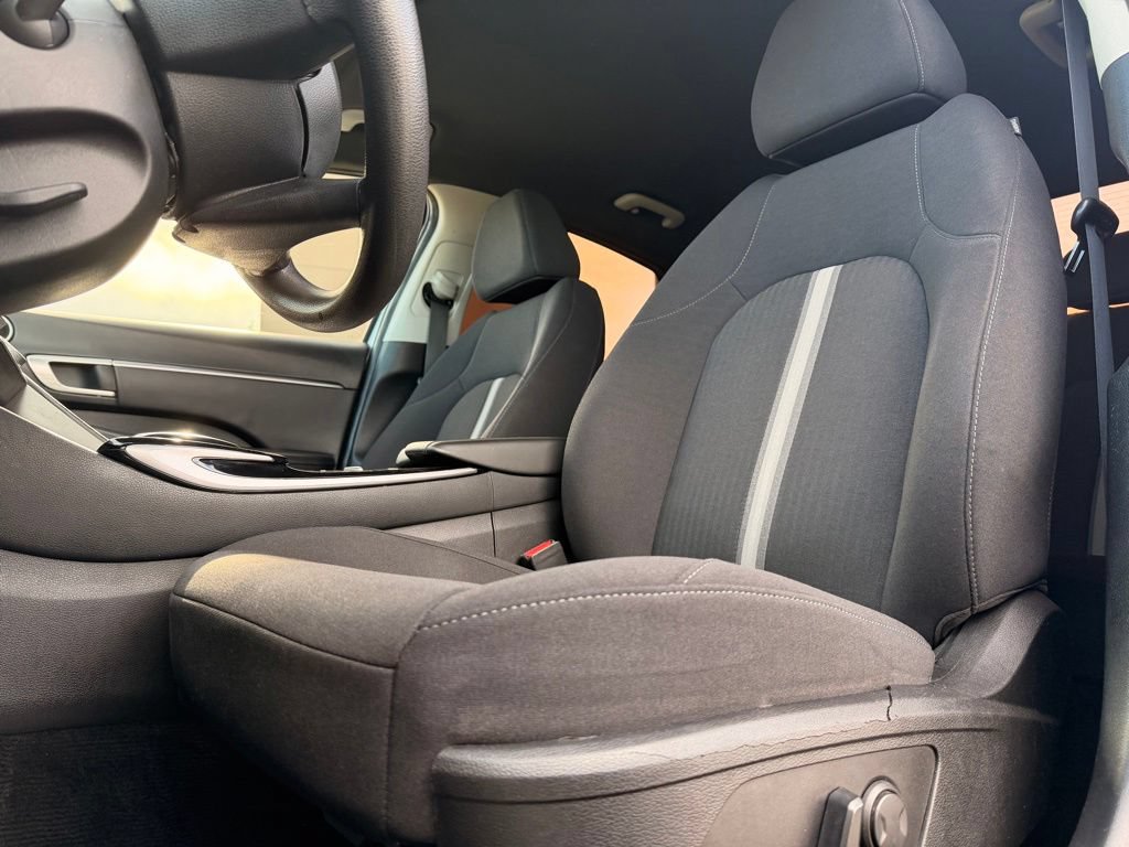Used 2023 Hyundai Sonata SEL w/ Cargo Package FWD image 2