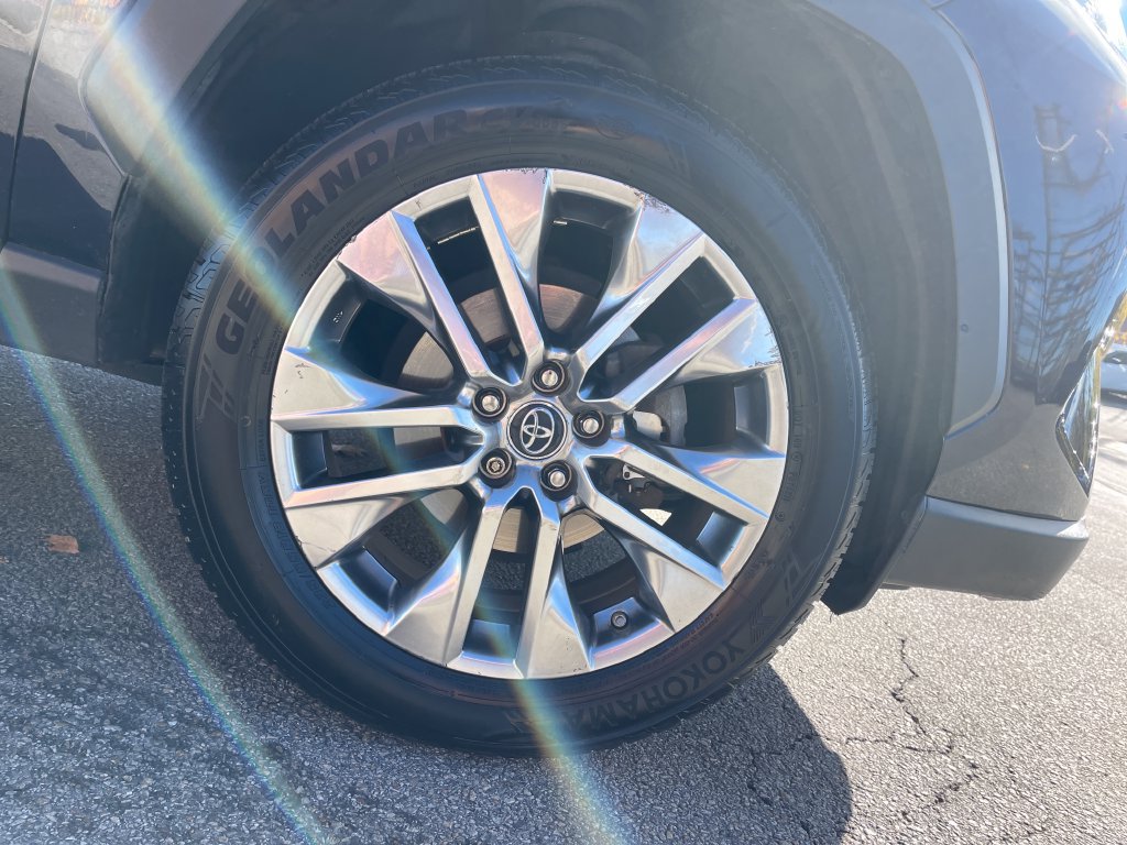 Used 2019 Toyota RAV4 XLE Premium AWD/4WD image 11