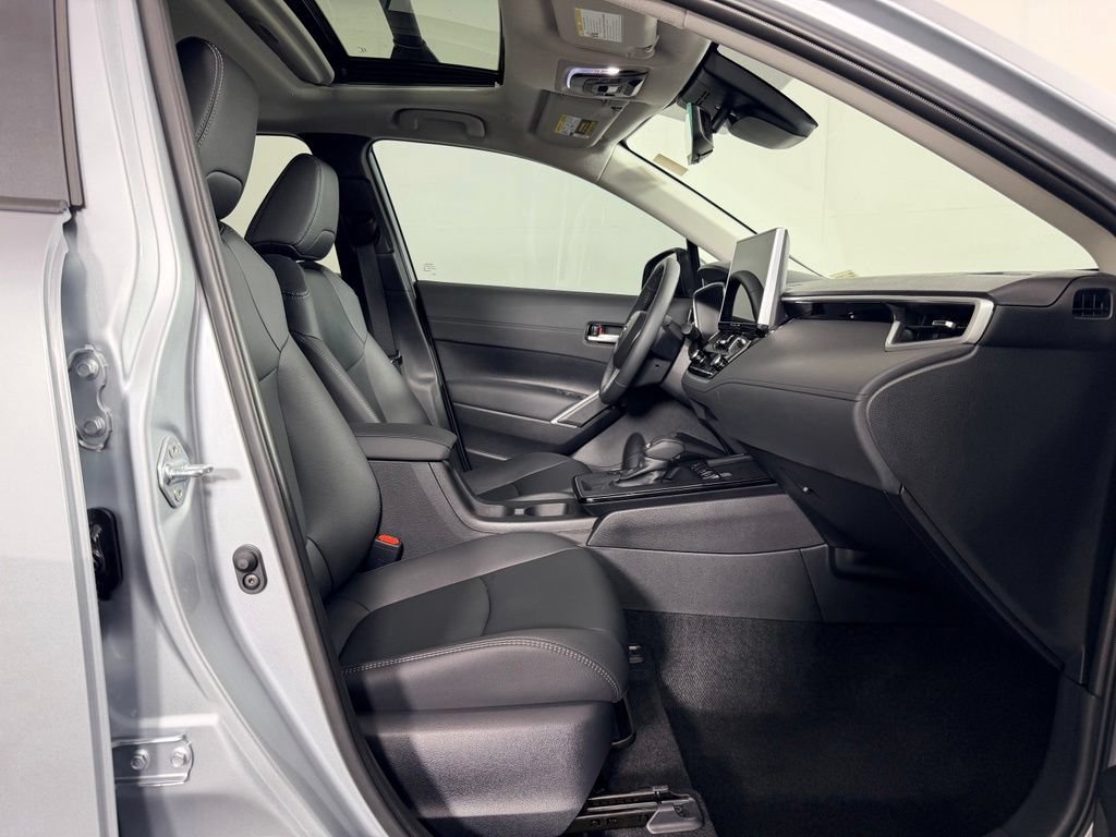 Used 2026 Toyota Corolla Cross XLE w/ Convenience Package FWD image 33