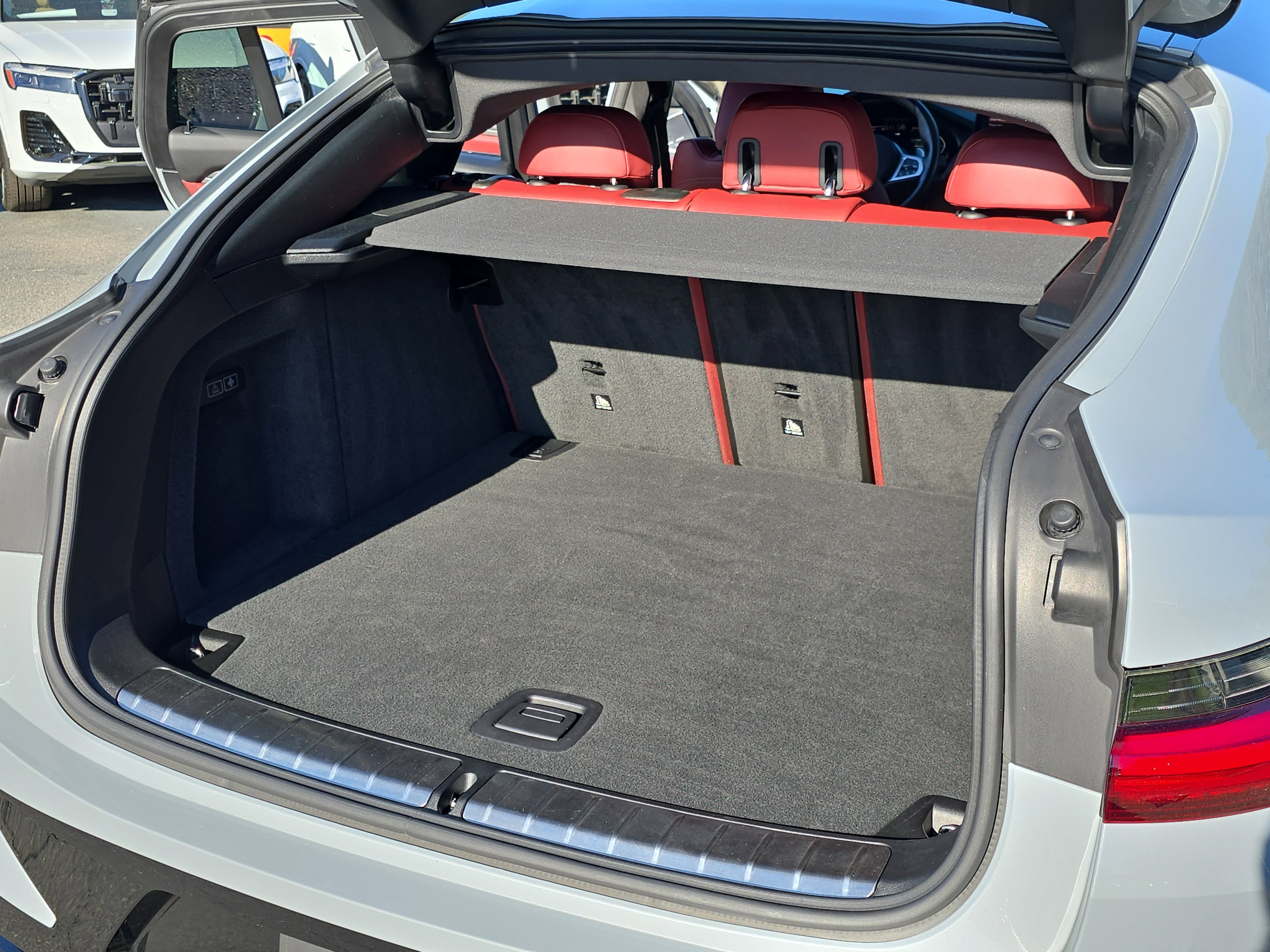 Used 2024 BMW X4 xDrive30i w/ Premium Package image 12