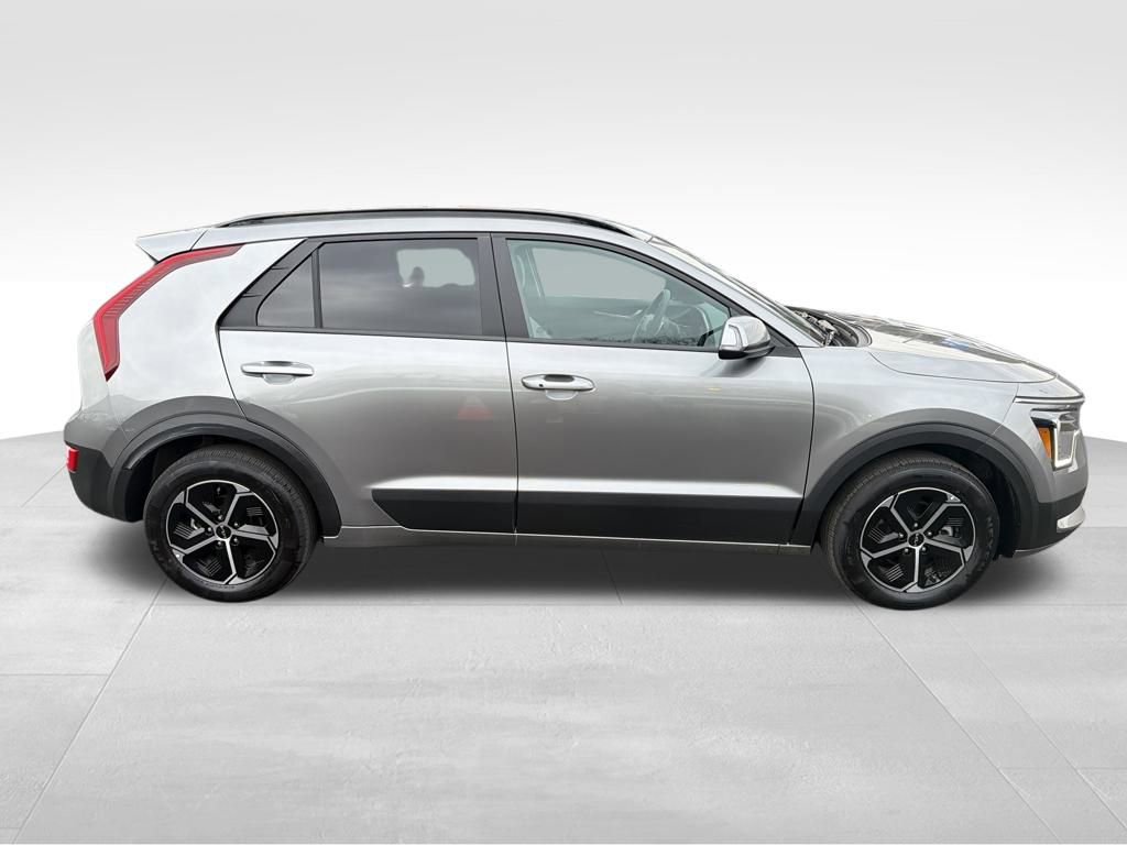 Certified 2025 Kia Niro EX image 10